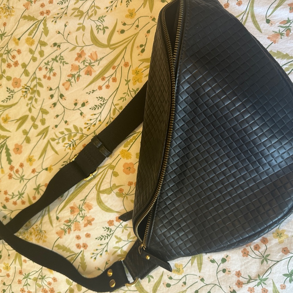 Elegant Black Woven Crossbody Bag